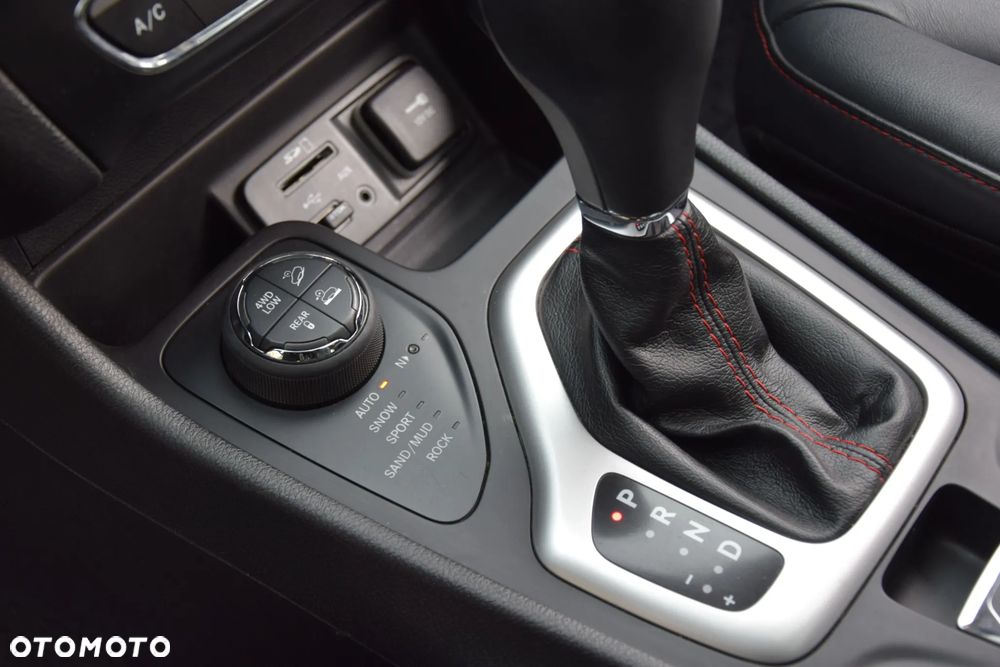 Jeep Cherokee 3.2 V6 Pentastar Active Drive Lock Autom Trailhawk - 38