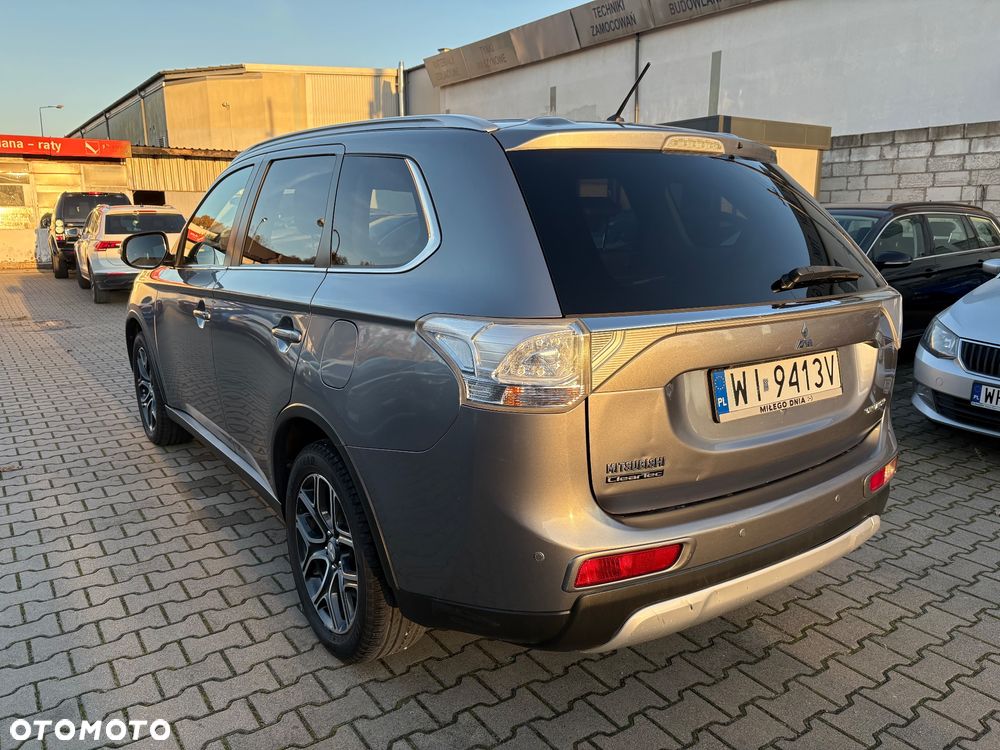 Mitsubishi Outlander 2.2 DID Intense + - 6