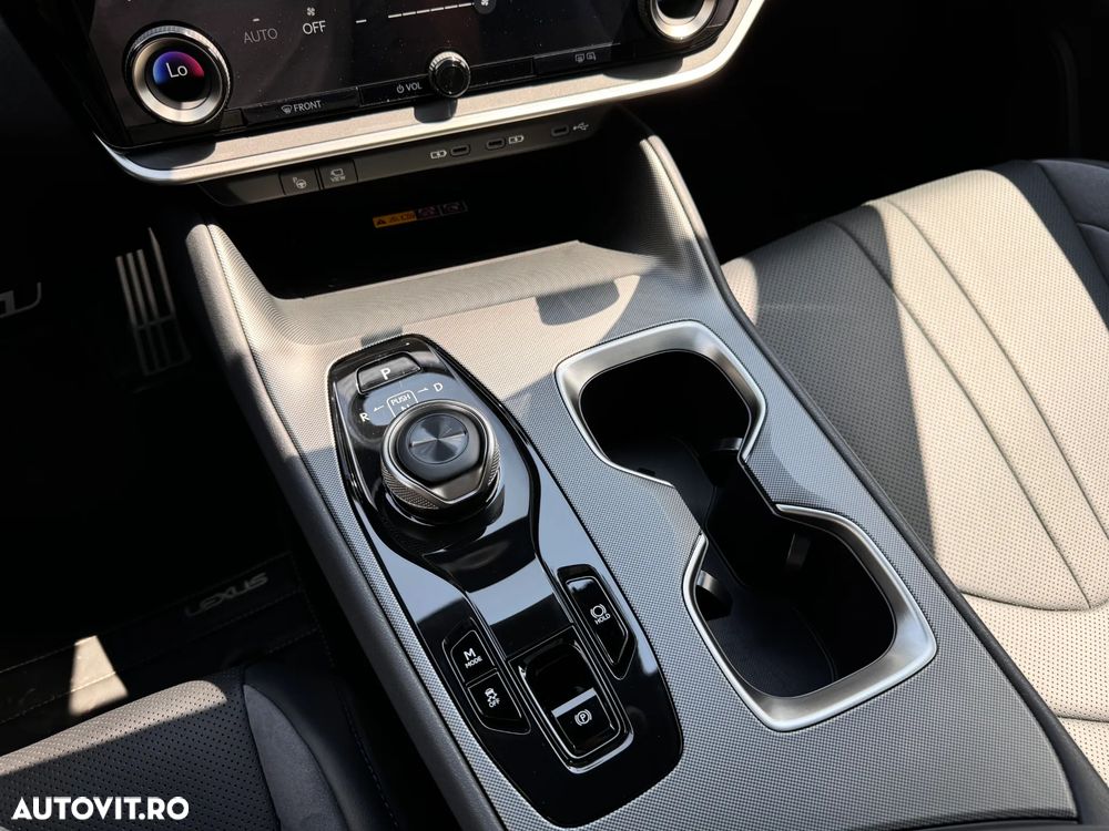 Lexus RZ 550e F SPORT - 18