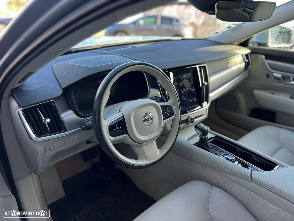 Volvo V90 2.0 D4 Momentum Geartronic - 4