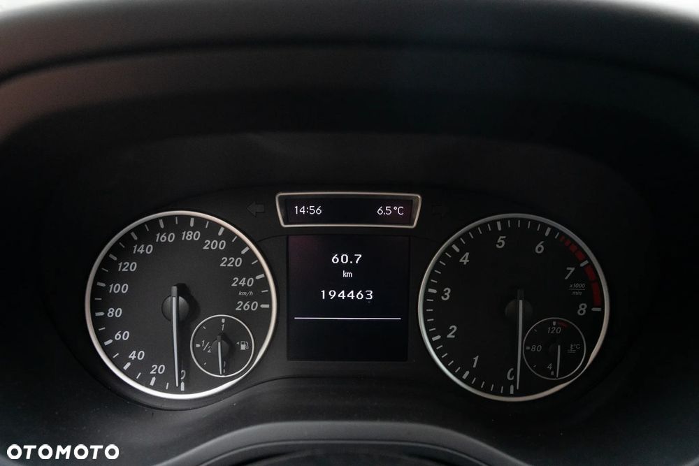 Mercedes-Benz Klasa B 180 BlueEFFICIENCY Edition - 19