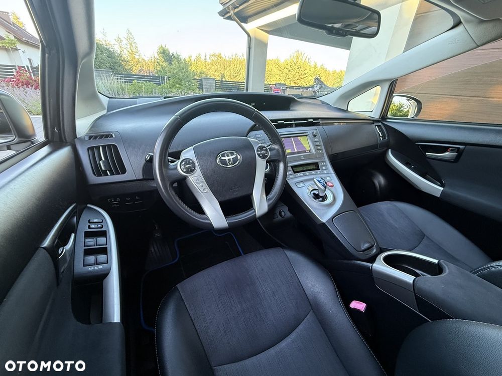 Toyota Prius (Hybrid) Executive - 18