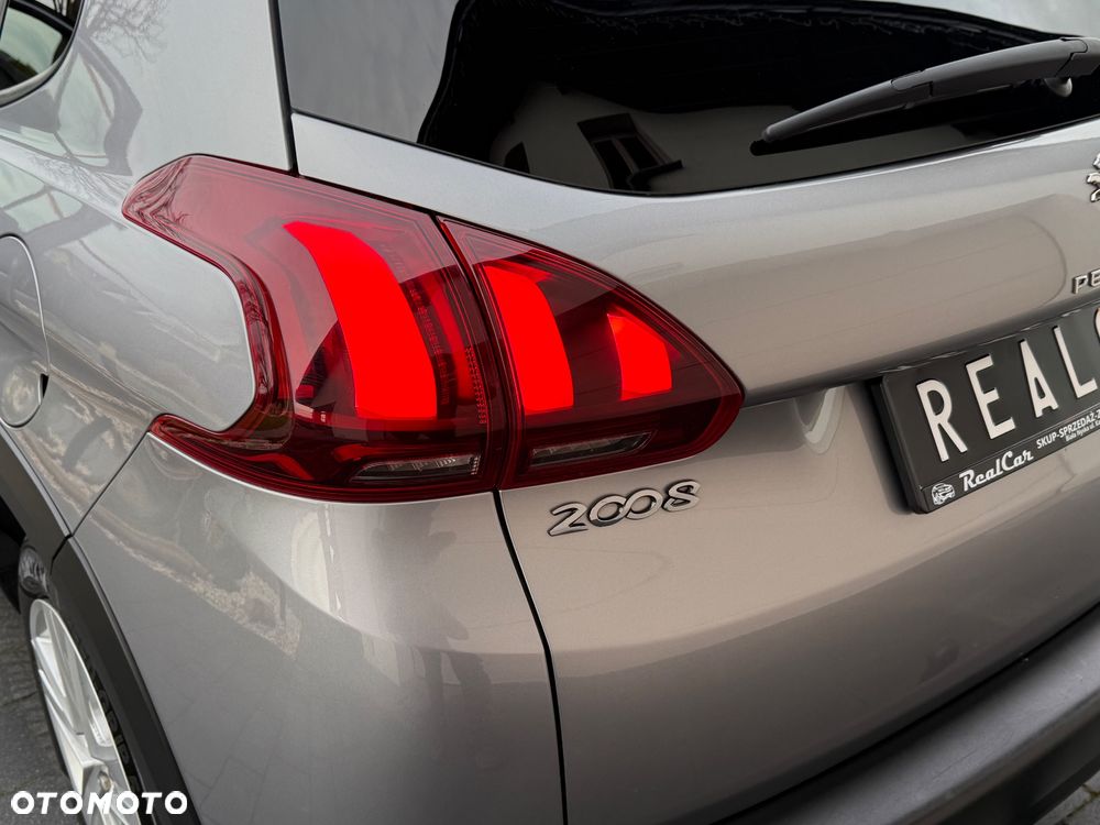 Peugeot 2008 BlueHDi 100 STOP & START Signature - 11