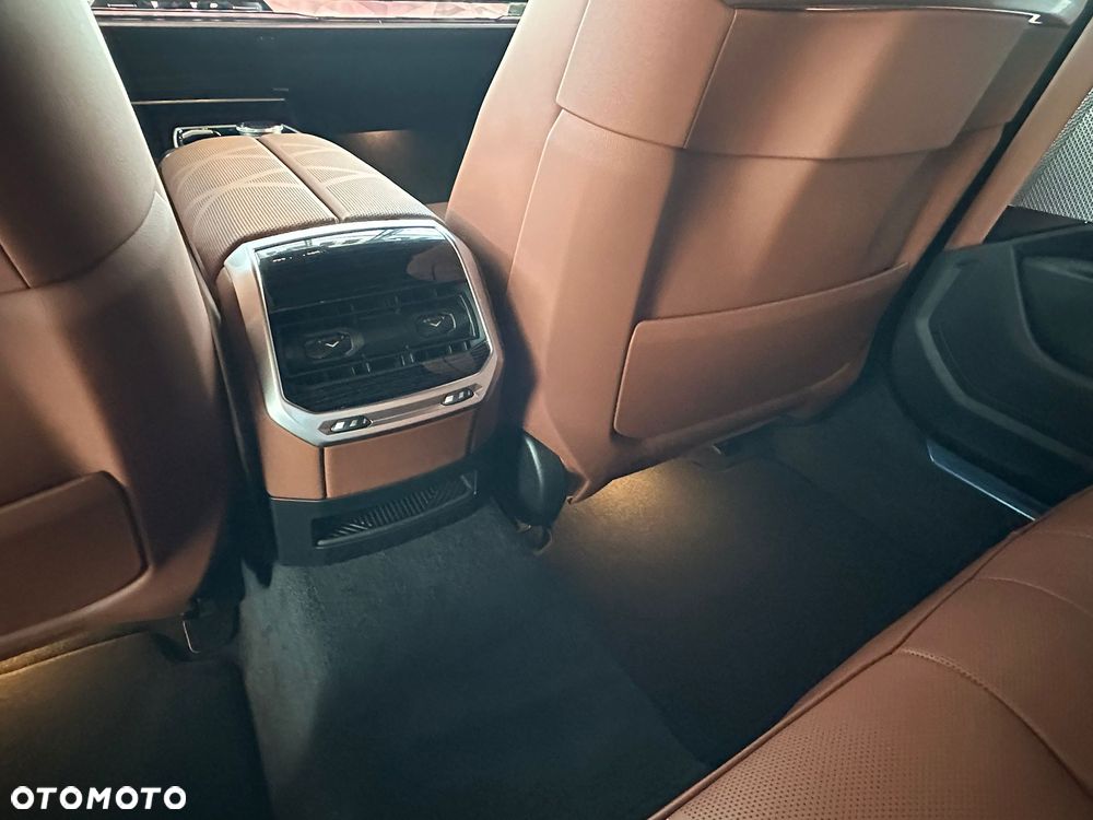 BMW Seria 7 740d xDrive mHEV sport - 24
