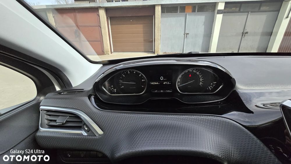 Peugeot 2008 1.2 Pure Tech GPF Allure S&S EAT6 - 14