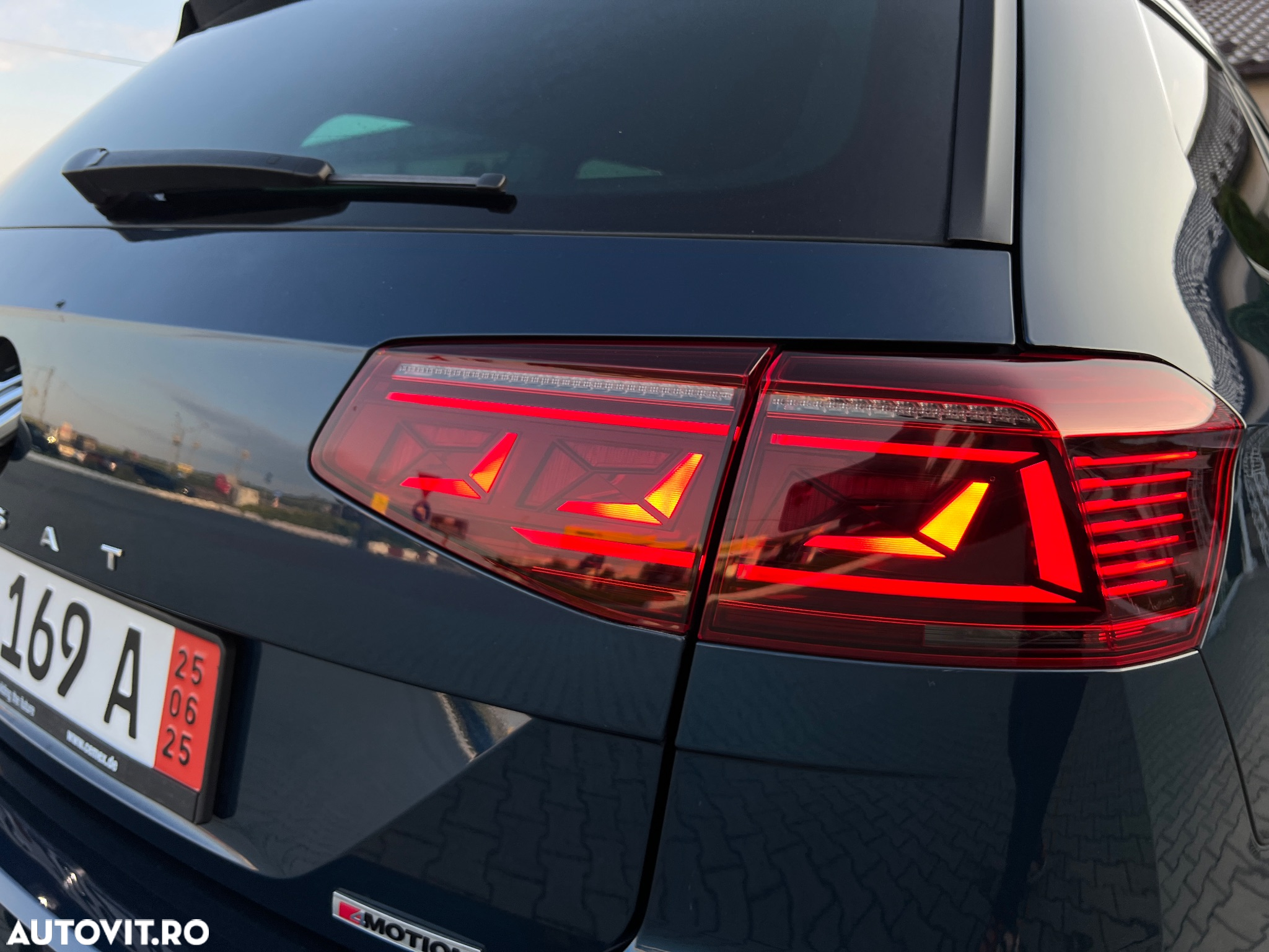 Volkswagen Passat Variant 2.0 TDI DSG 4Motion Highline - 39