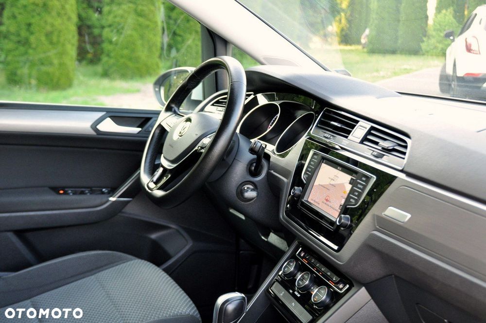 Volkswagen Touran - 18