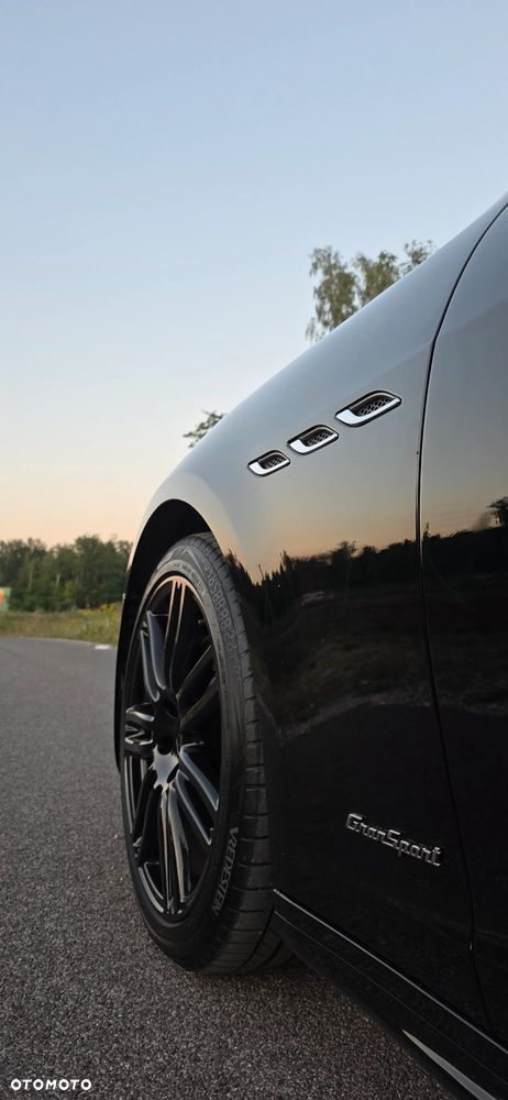 Maserati Ghibli S GranSport - 10