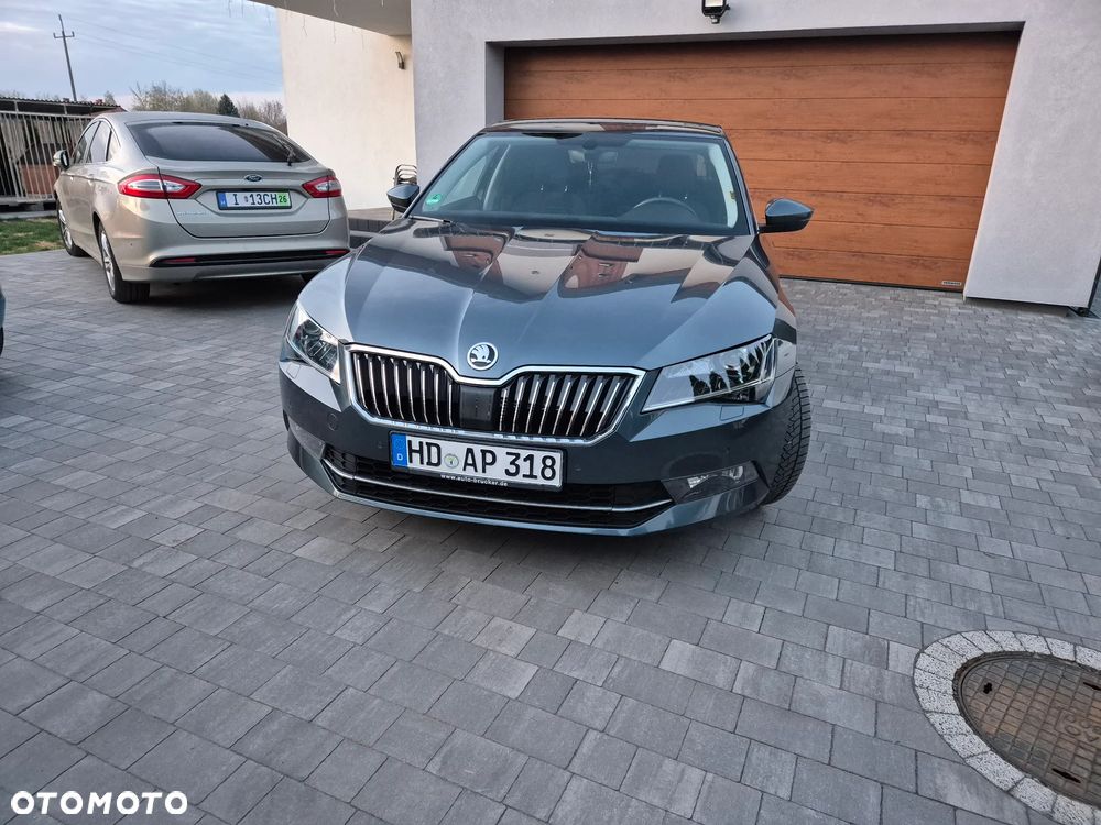 Skoda Superb 2.0 TDI Premium Edition - 3