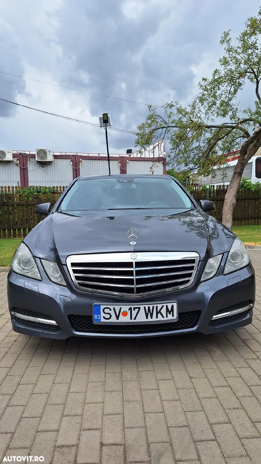 Mercedes-Benz E 220 CDI DPF BlueEFFICIENCY Automatik Avantgarde - 8