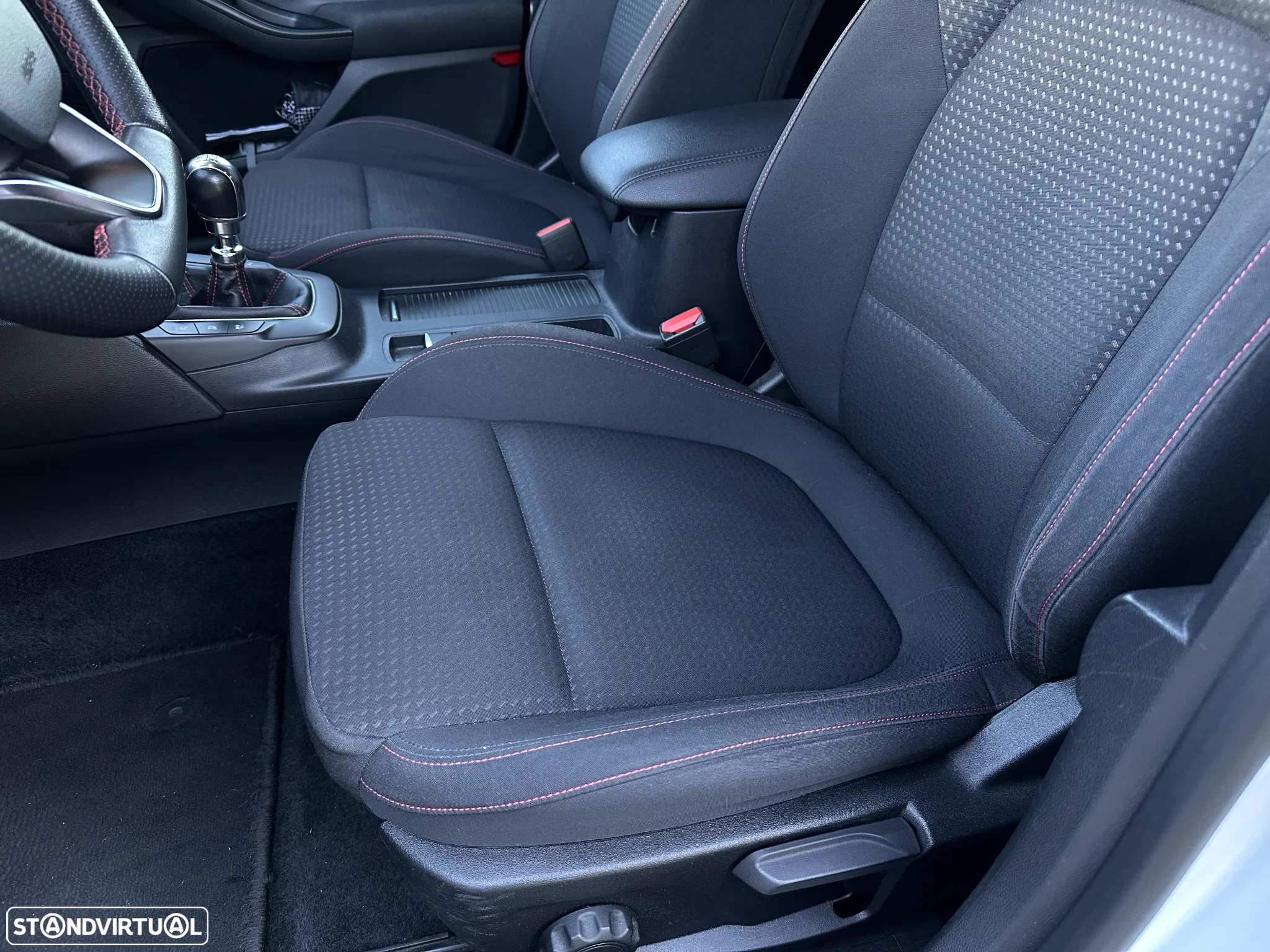 Ford Focus 1.0 EcoBoost ST-Line - 42