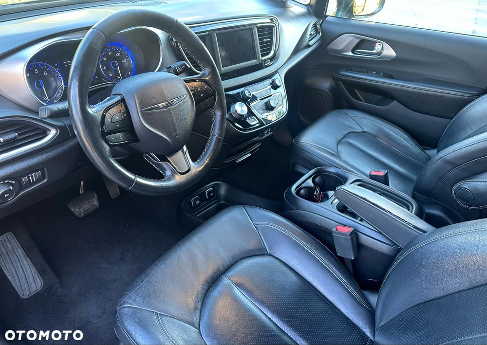 Chrysler Pacifica - 9