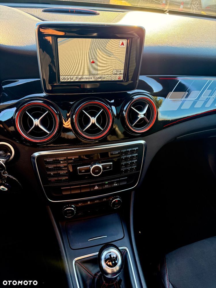 Mercedes-Benz CLA 180 BlueEffICIENCY Edition - 15