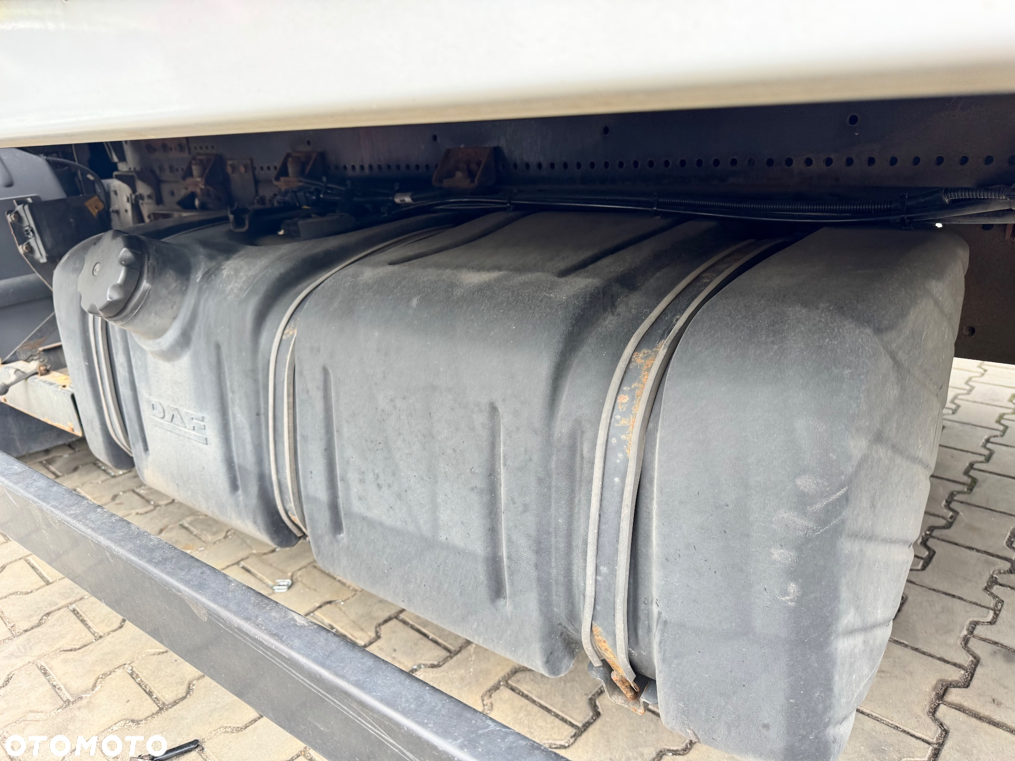 Kompletny zbiornik paliwa plastikowy, mocowanie, smok Daf LF - 3