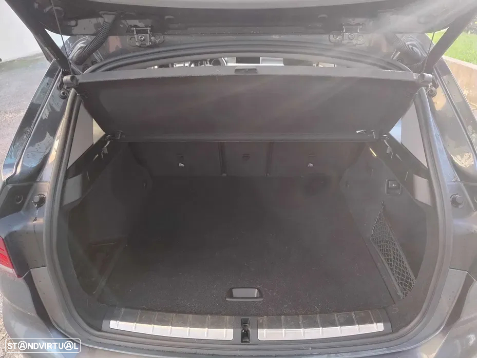 BMW X1 25 e xDrive Corporate Edition - 11