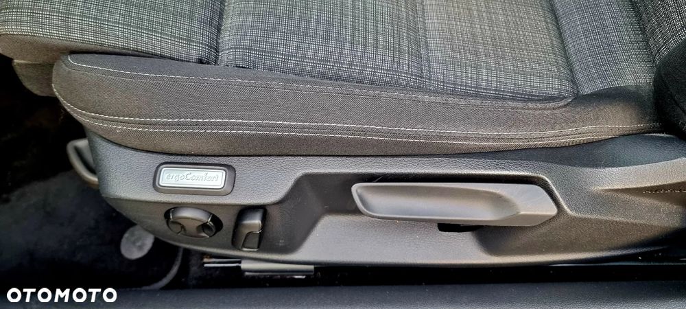 Volkswagen Passat Variant 2.0 TDI EVO Business - 13