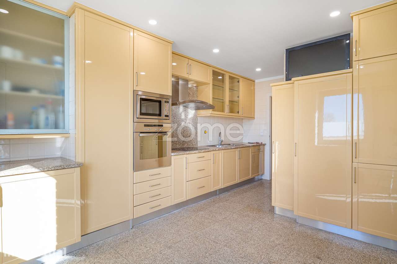 Apartamento T3 Avenida 25 de Abril - Grande imagem: 4/40
