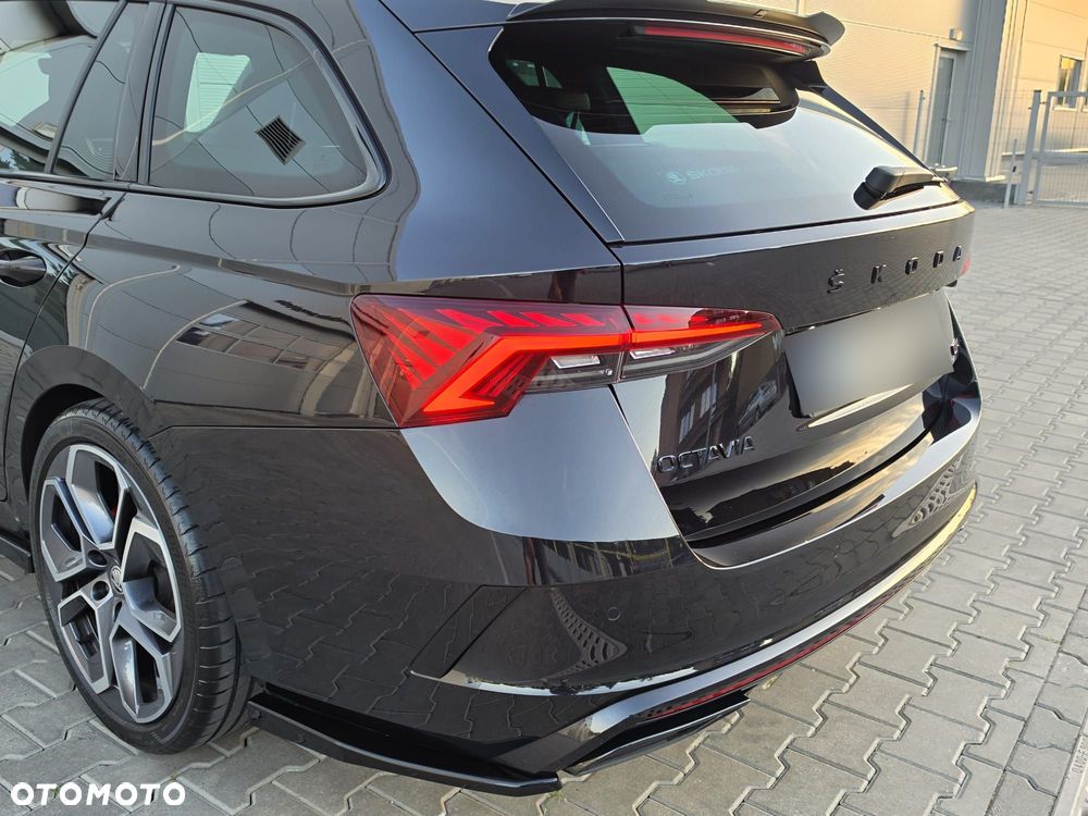 Skoda Octavia 2.0 TSI RS DSG - 17