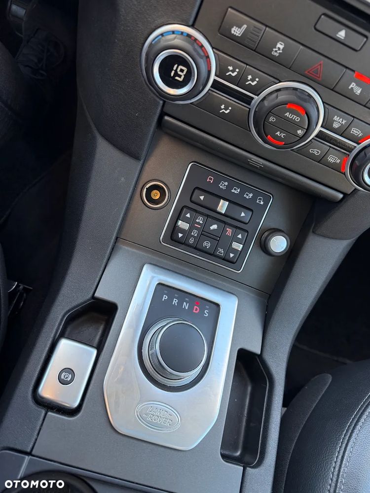 Land Rover Discovery IV 3.0 SD V6 HSE - 30
