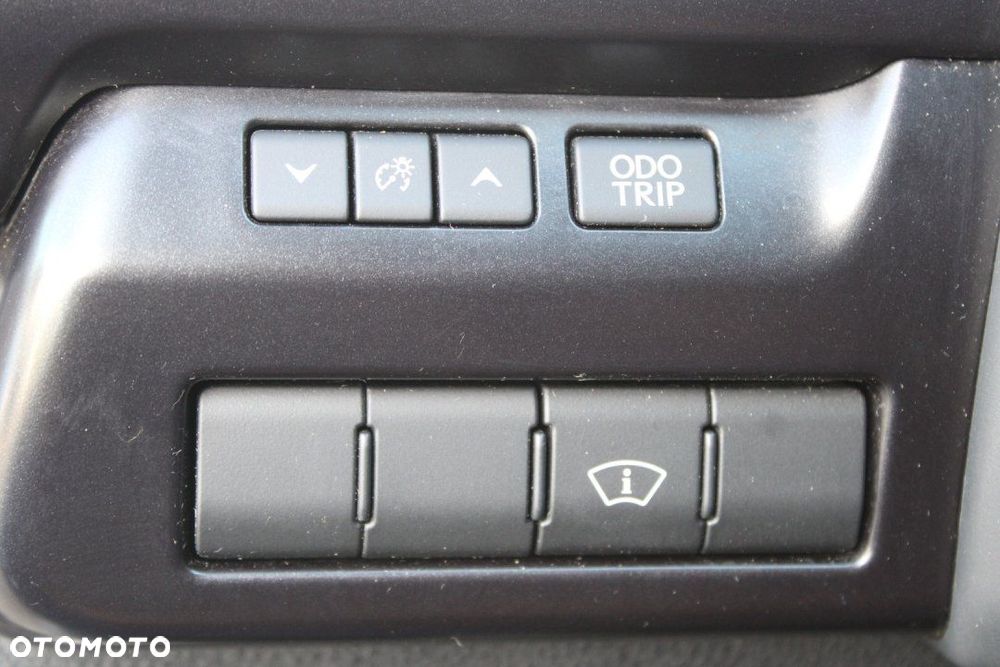 Lexus UX - 30