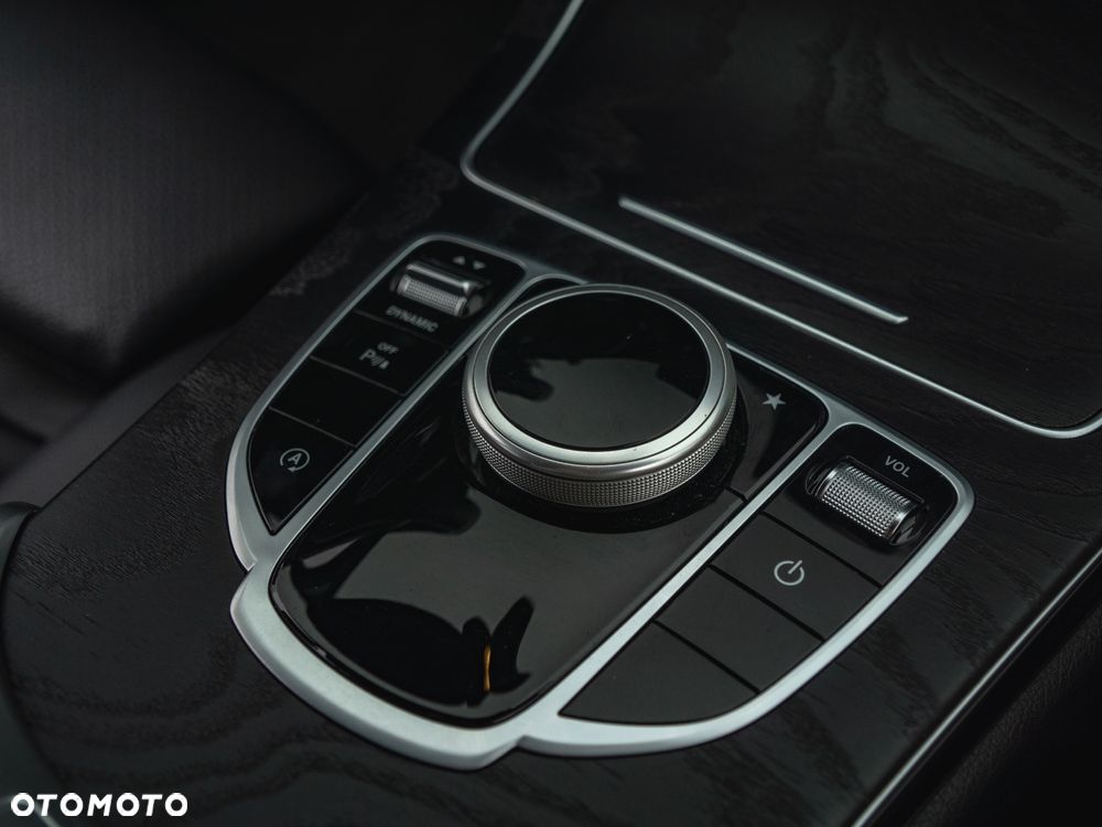 Mercedes-Benz Klasa C 250 9G-TRONIC - 25