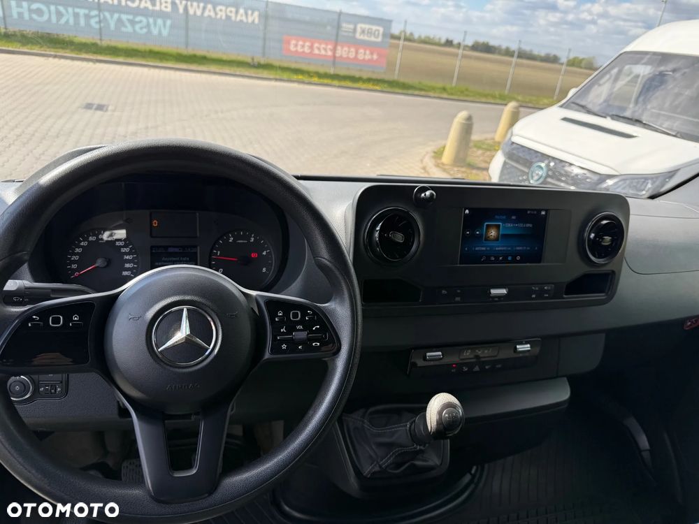 Mercedes-Benz SPRINTER - 11