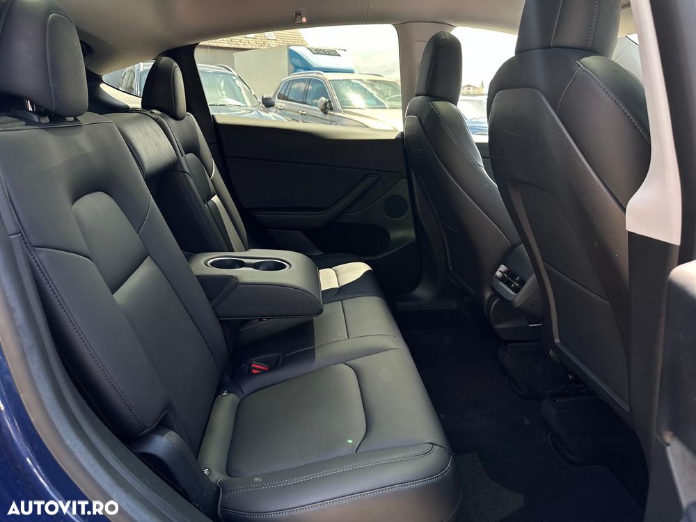 Tesla Model Y Long Range Dual Motor AWD - 9