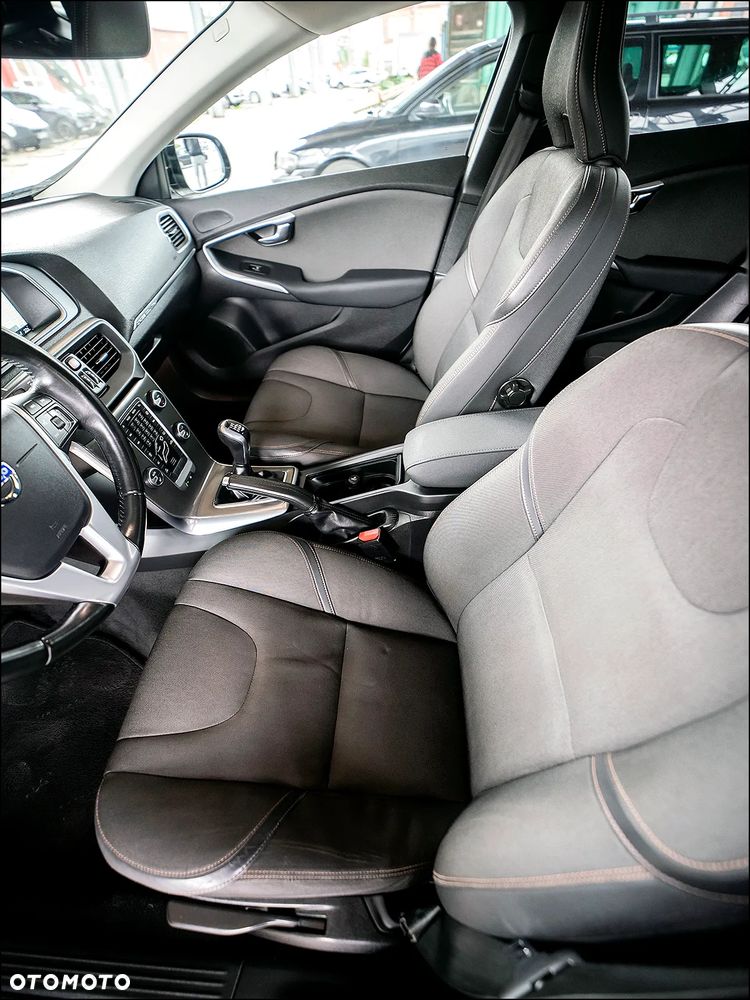 Volvo V40 Cross Country - 32