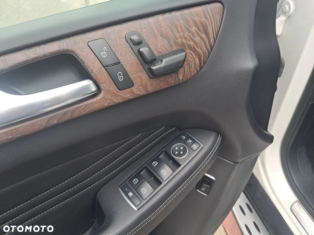 Mercedes-Benz ML - 12