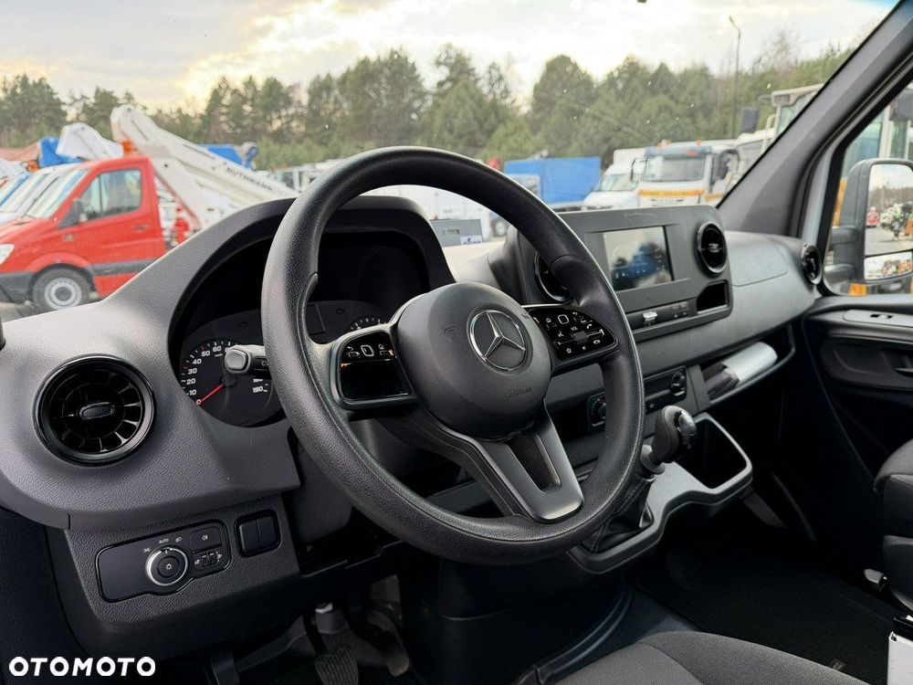 Mercedes-Benz Sprinter - 25