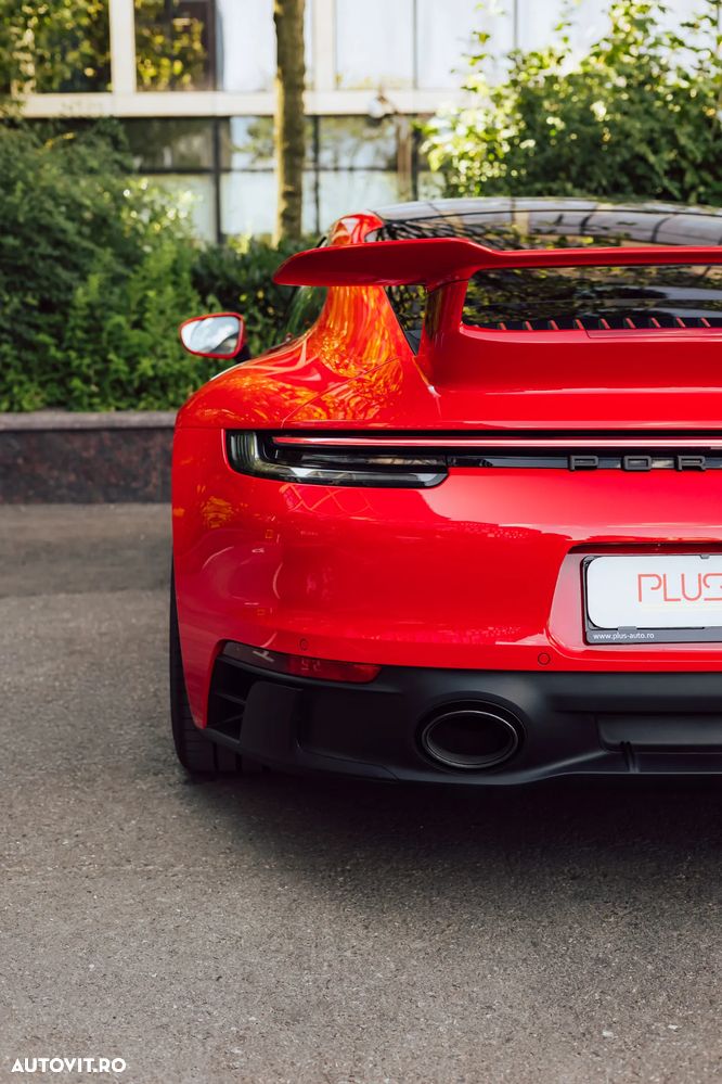 Porsche 911 Carrera 4 GTS PDK - 8