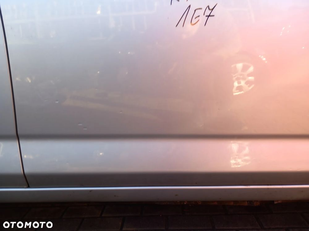 TOYOTA RAV 4 III DRZWI PRAWE PRZEDNIE PRAWY PRZÓD KOLOR: 1E7 - 5