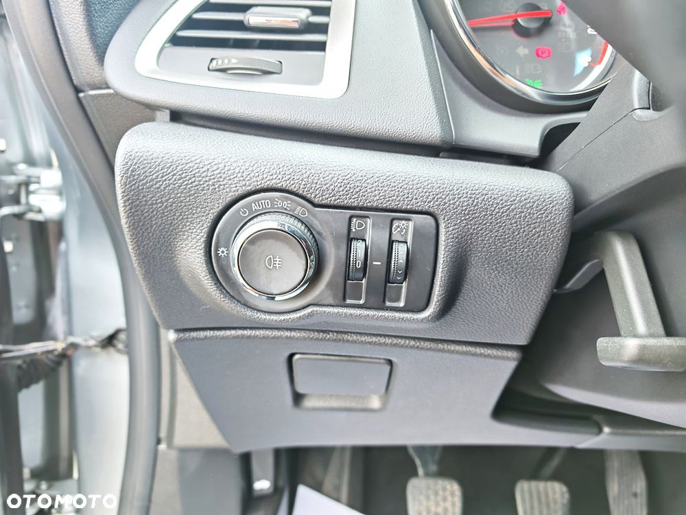 Opel Astra 1.4 Turbo Edition - 28