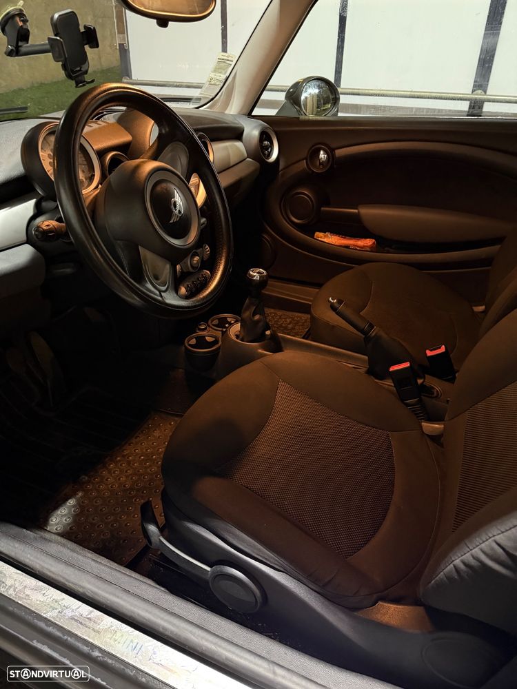 MINI 3 Portas One D - 11