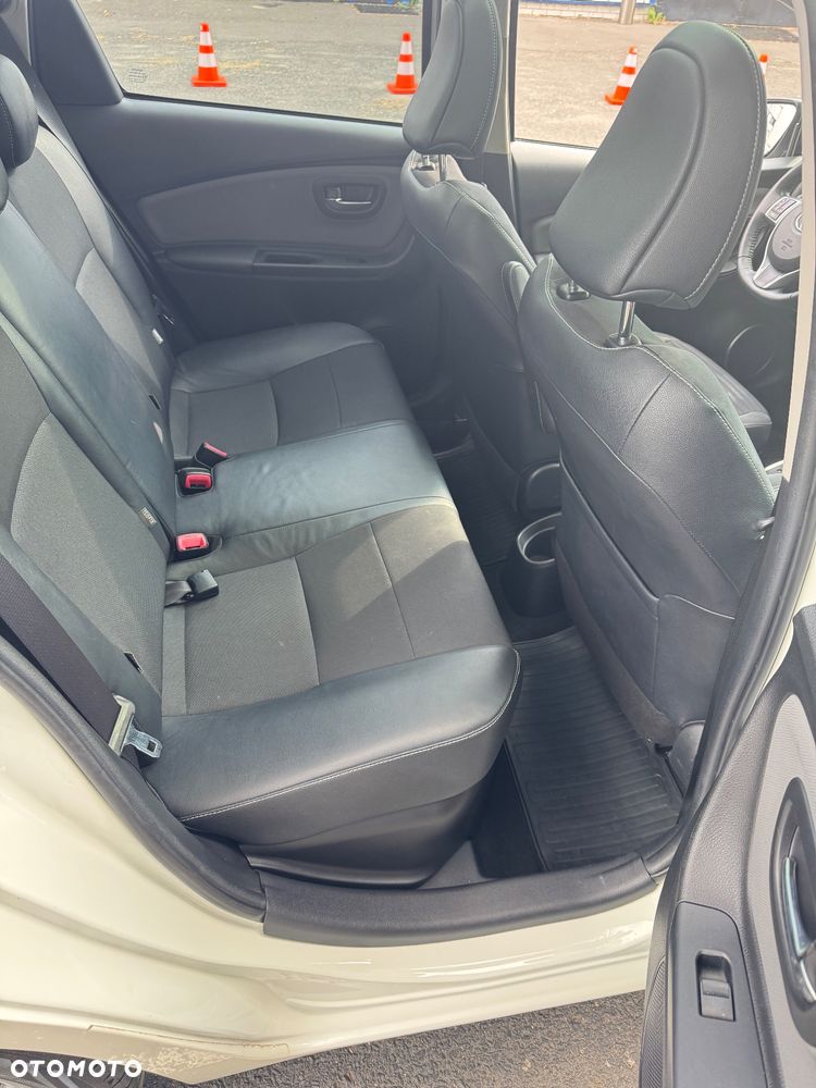 Toyota Yaris - 16