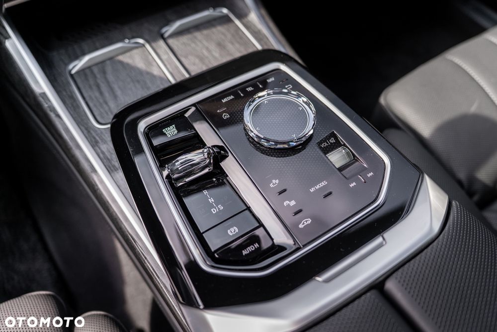 BMW Seria 7 740d xDrive mHEV Nero Lusso Edition sport - 28