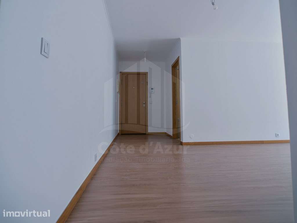 Apartamento T2 com Garagem e Vista - Cidade nas Olaias, Lisboa - Grande imagem: 3/17