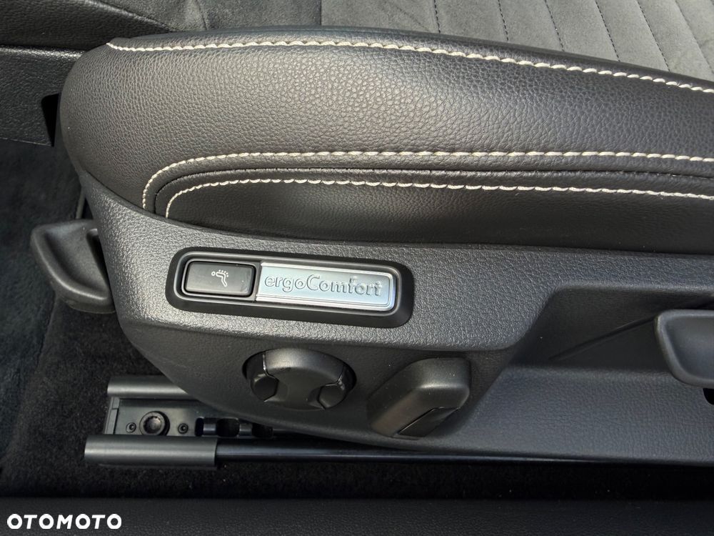 Volkswagen Passat Variant 2.0 TDI SCR BlueMotion Highline - 24