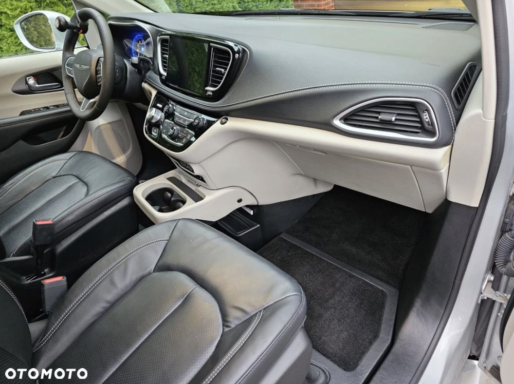 Chrysler Pacifica - 14