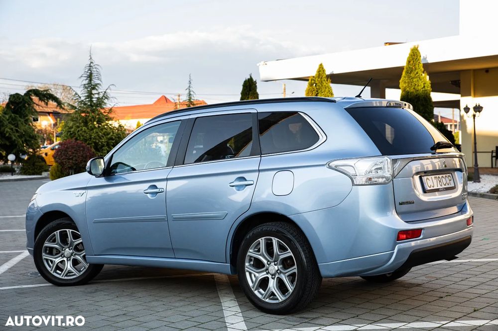 Mitsubishi Outlander - 3
