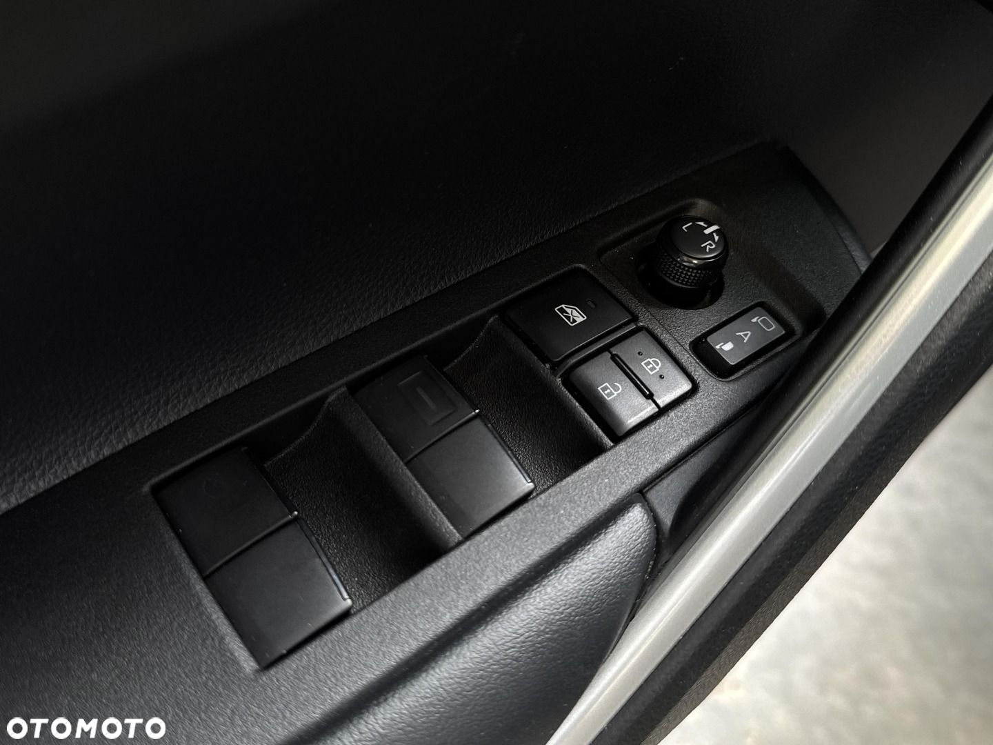Toyota Corolla Cross 1.8 Hybrid Style - 28
