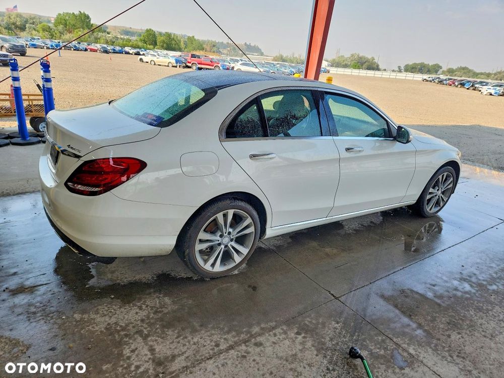 Mercedes-Benz Klasa C 300 7G-TRONIC Exclusive - 4