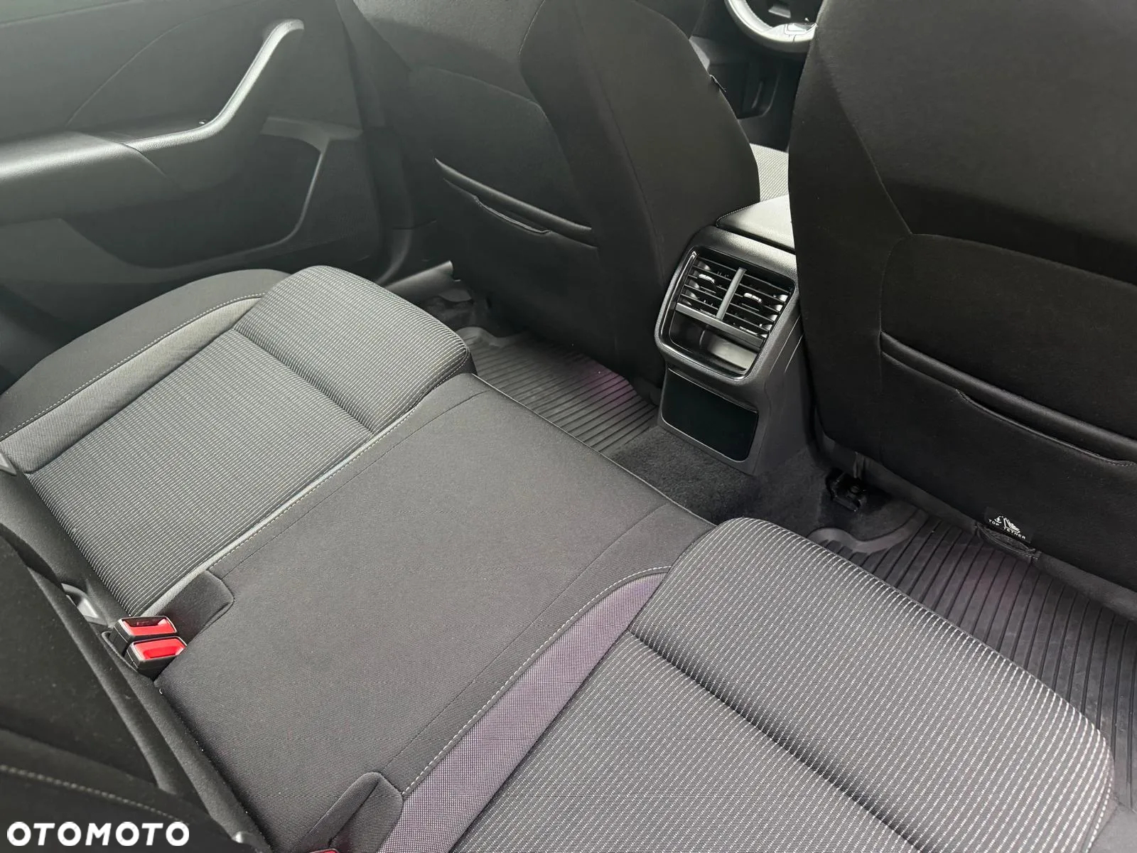 Skoda Octavia Combi 2.0 TDI DSG Ambition - 9