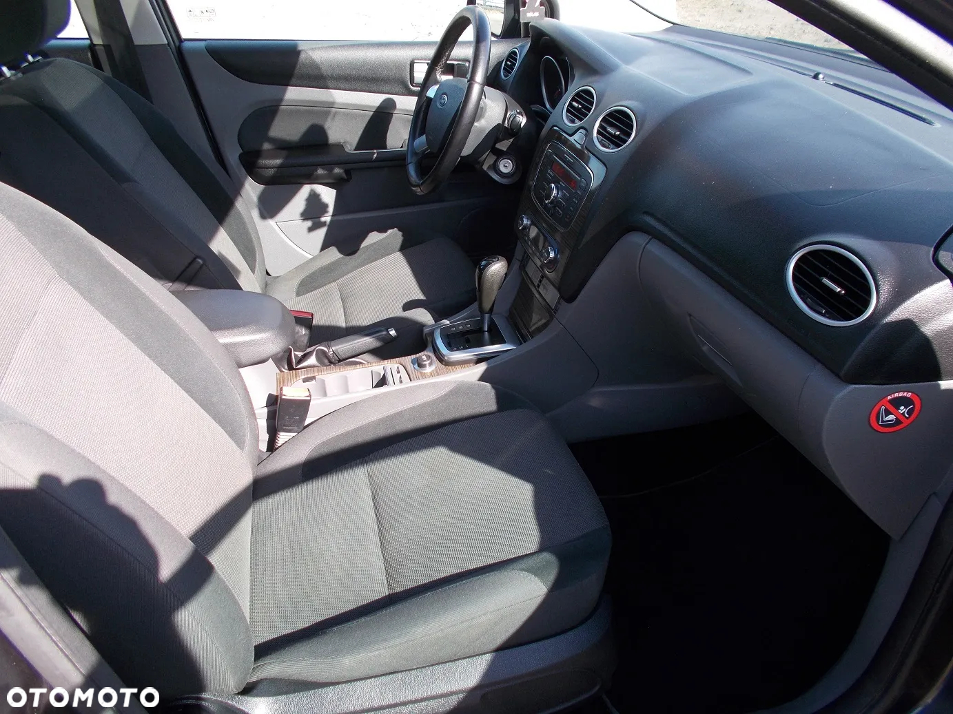 Ford Focus Turnier 2.0 16V Ghia - 11