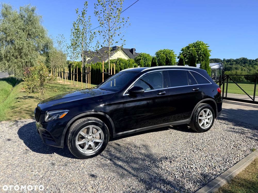 Mercedes-Benz GLC 300 4Matic 9G-TRONIC AMG Line - 3