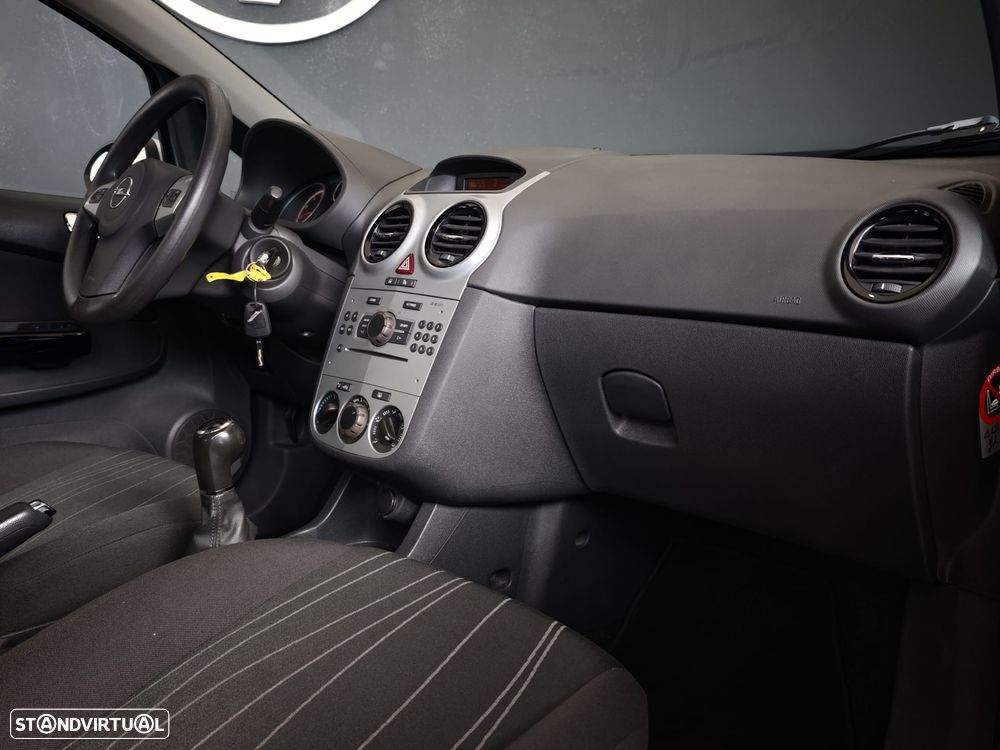 Opel Corsa 1.2 Cosmo - 27