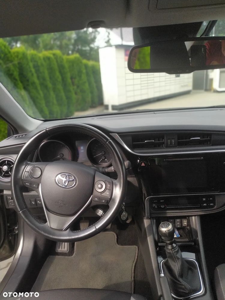 Toyota Auris 1.6 Premium - 6