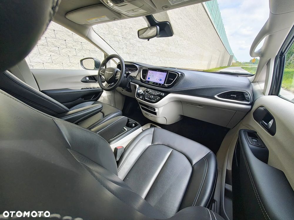 Chrysler Pacifica - 13