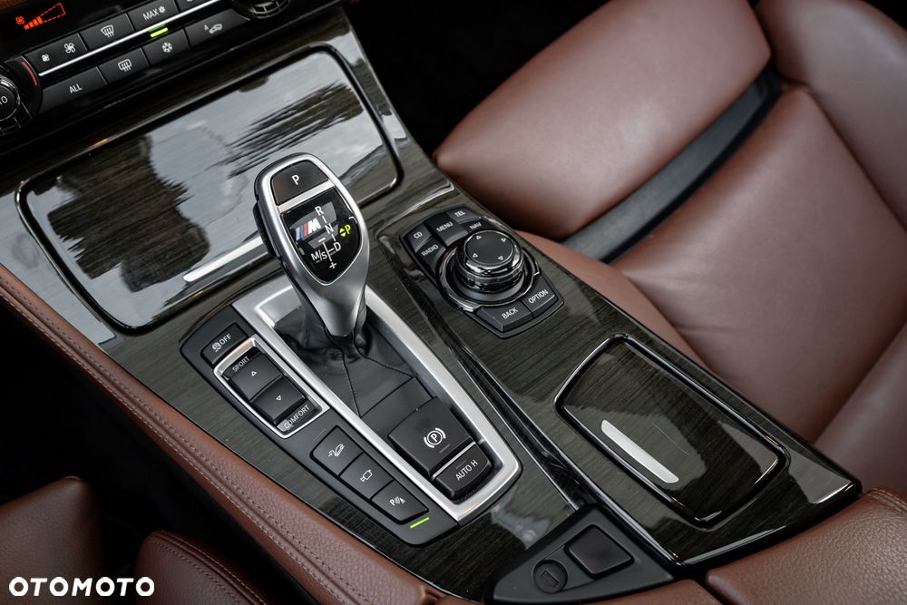 BMW Seria 5 M550d xDrive - 34