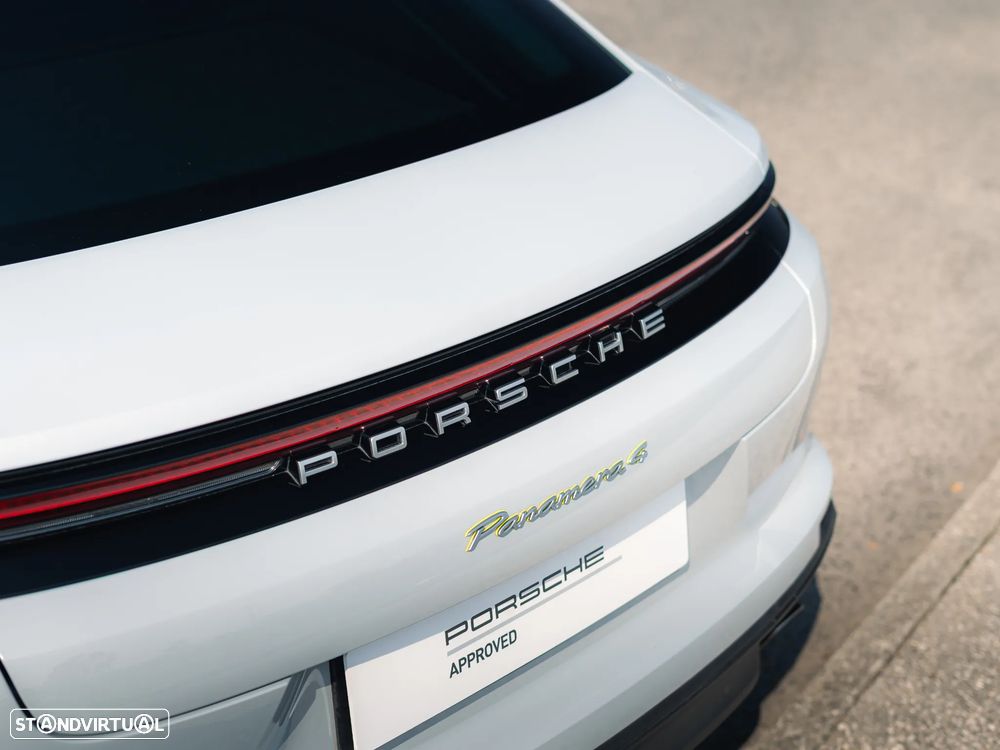 Porsche Panamera 4 E-Hybrid - 40